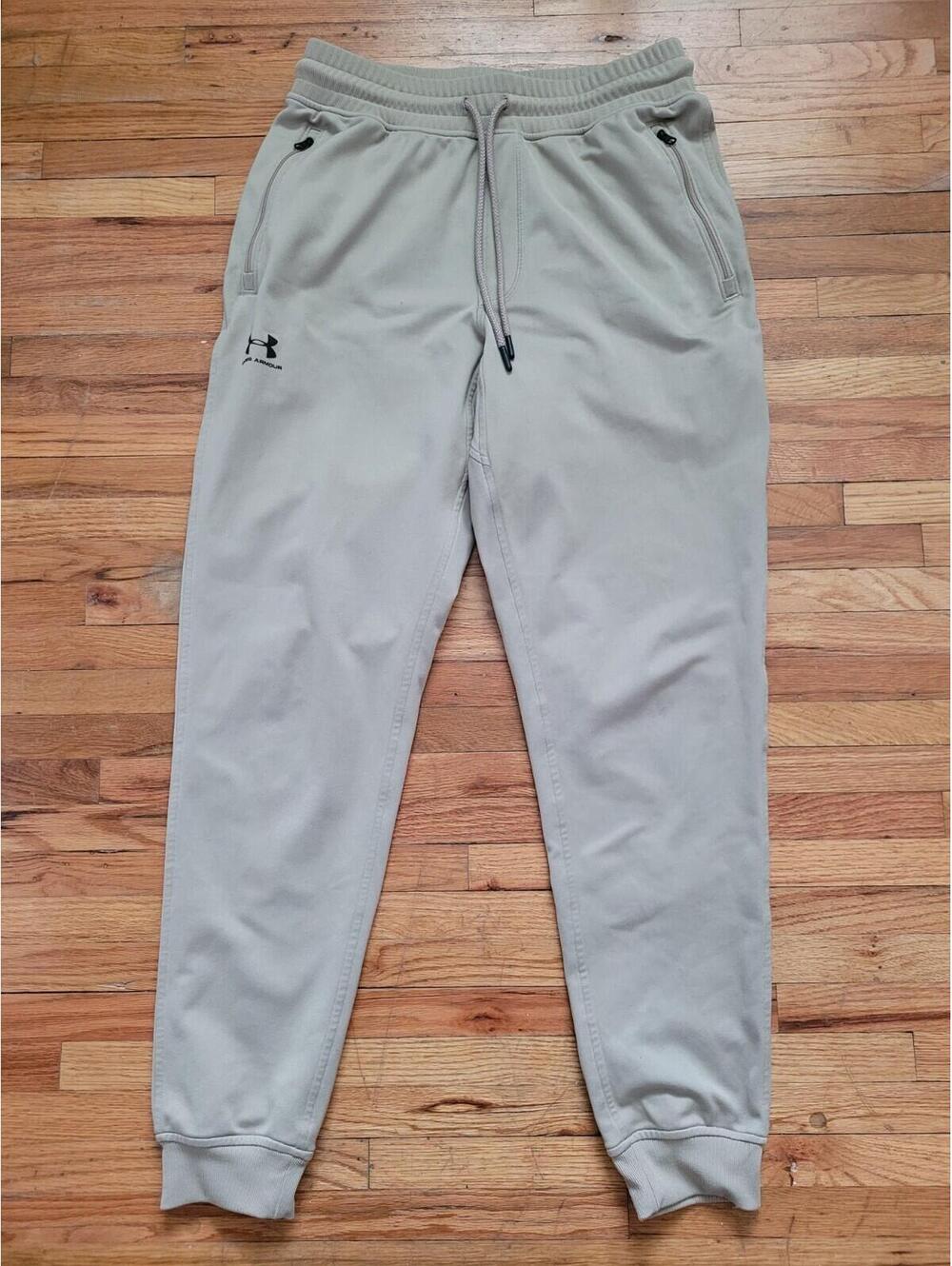 Under Armour Fleece Cargo Joggers Mens Size Medium Beige Pockets Sweatpants